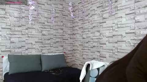 Snapshot of vanse_lust chatting on 09-19-25, 06:19 Karuna online show from 09-19-25, 06:19