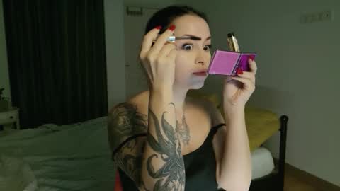 vaolietkat online show from 10-21-25, 05:52