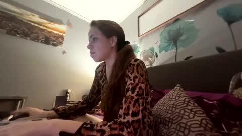 Snapshot of vaua089 chatting on 10-03-25, 04:31 vaua089 online show from 10-03-25, 04:31