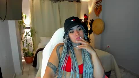 Snapshot of vayolett_bass chatting on 05-11-26, 02:45 Vayolett Bass online show from 05-11-26, 02:45