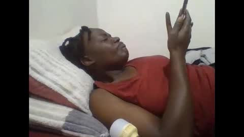 Snapshot of vee_tommy chatting on 05-18-26, 01:28 Vee tommy online show from 05-18-26, 01:28