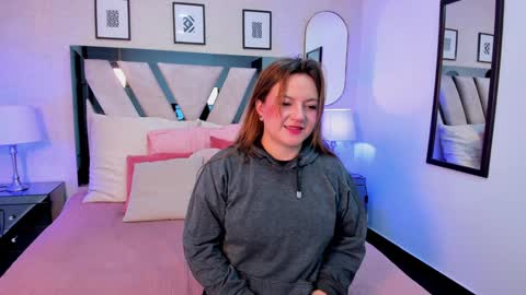 Vee Simons online show from 01-04-25, 01:42