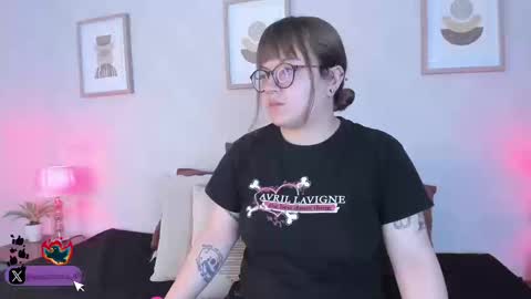 Vee Simons online show from 09-11-25, 08:53