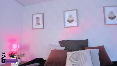 Vee Simons online show from 09-13-25, 07:46