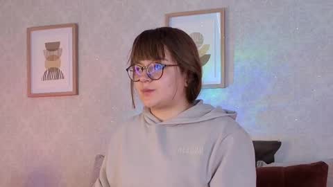 Vee Simons online show from 10-08-25, 08:28