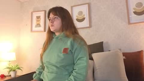 Vee Simons online show from 11-26-25, 08:54