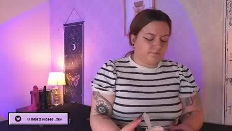 Vee Simons online show from 07-23-26, 08:29