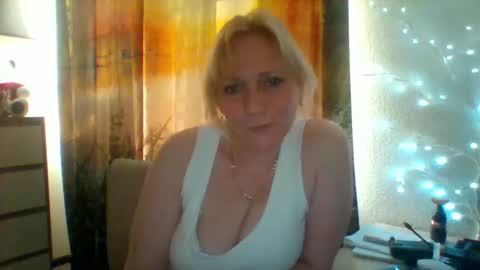 Snapshot of velka_raspberry chatting on 05-21-26, 04:25 velka_raspberry online show from 05-21-26, 04:25