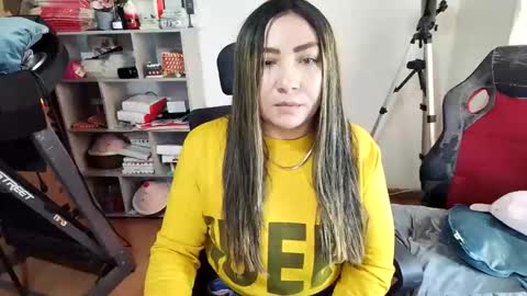 Snapshot of vellarossa chatting on 05-16-26, 03:00 Im VelaI will be Christmas and New Year with my family December 22 to January 13 I will miss you guys. online show from 05-16-26, 03:00