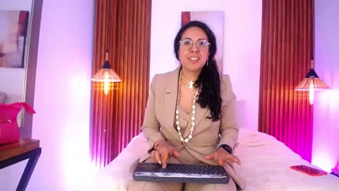 Snapshot of velvet_curly chatting on 04-27-26, 12:14 Emma Curly online show from 04-27-26, 12:14