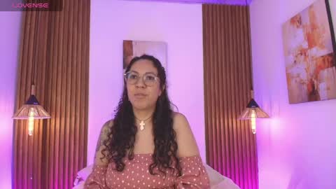 Snapshot of velvet_curly chatting on 05-01-26, 12:21 Emma Curly online show from 05-01-26, 12:21
