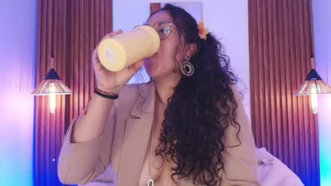 Snapshot of velvet_curly chatting on 05-11-26, 04:04 Emma Curly online show from 05-11-26, 04:04