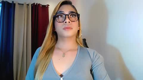 Snapshot of velvet_delux69 chatting on 10-11-25, 11:03 velvet_delux69 online show from 10-11-25, 11:03