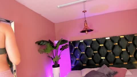 Isabella  online show from 04-28-26, 11:59