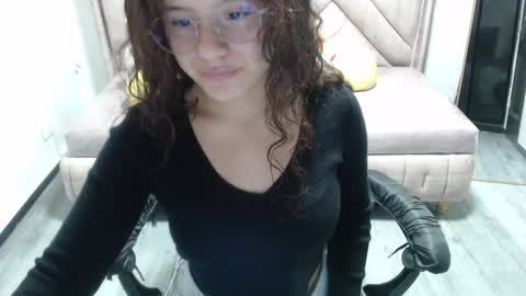 velvet_moon_v online show from 11-10-25, 01:10