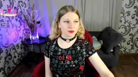 velvet_peach_ online show from 10-19-25, 12:06