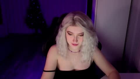 Violet online show from 01-18-26, 01:26