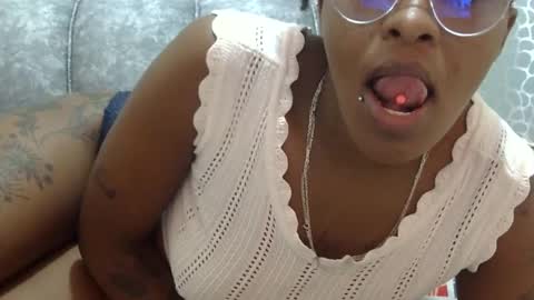 Snapshot of velvet_temptress chatting on 12-10-24, 07:05 velvet online show from 12-10-24, 07:05