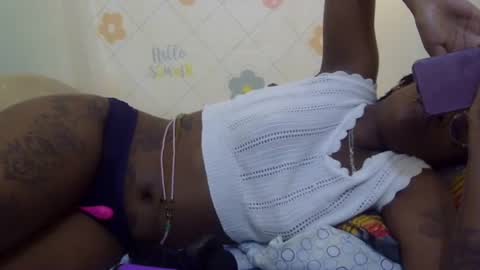 Snapshot of velvet_temptress chatting on 12-13-24, 05:27 velvet online show from 12-13-24, 05:27