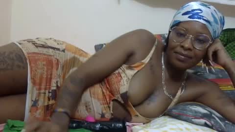 Snapshot of velvet_temptress chatting on 02-02-25, 04:22 velvet online show from 02-02-25, 04:22