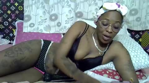 Snapshot of velvet_temptress chatting on 09-10-25, 09:15 velvet online show from 09-10-25, 09:15