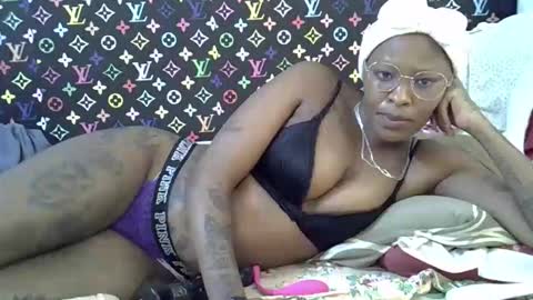 Snapshot of velvet_temptress chatting on 10-17-25, 07:44 velvet online show from 10-17-25, 07:44