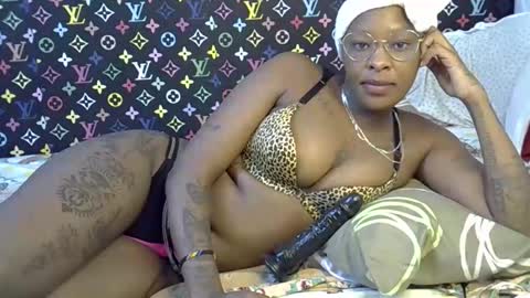 Snapshot of velvet_temptress chatting on 10-18-25, 05:21 velvet online show from 10-18-25, 05:21