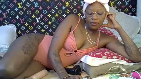 Snapshot of velvet_temptress chatting on 10-22-25, 04:35 velvet online show from 10-22-25, 04:35