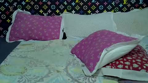 velvet online show from 12-16-25, 04:50