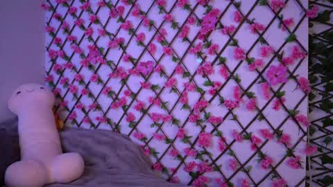 Snapshot of velvet_vice chatting on 11-07-25, 06:19 Polly online show from 11-07-25, 06:19