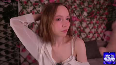 Snapshot of velvet_vice chatting on 11-15-25, 06:15 Polly online show from 11-15-25, 06:15