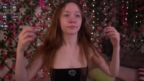 Snapshot of velvet_vice chatting on 02-08-26, 06:00 Polly online show from 02-08-26, 06:00