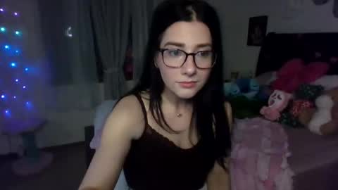 Snapshot of velvetkitten19 chatting on 02-19-26, 12:06 Kitty online show from 02-19-26, 12:06