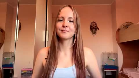 Snapshot of velvetmary chatting on 11-25-25, 05:18 Rachel online show from 11-25-25, 05:18