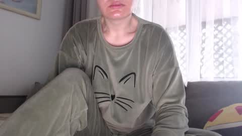 Snapshot of velvetmoon123 chatting on 11-26-25, 07:09 velvetmoon123 online show from 11-26-25, 07:09