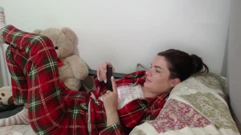 Snapshot of velvetmoon123 chatting on 11-29-25, 09:29 velvetmoon123 online show from 11-29-25, 09:29