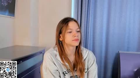 Snapshot of velvetrisque chatting on 09-29-25, 06:40 Kelly online show from 09-29-25, 06:40