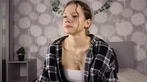 Snapshot of velvetrisque chatting on 10-26-25, 06:19 Kelly online show from 10-26-25, 06:19