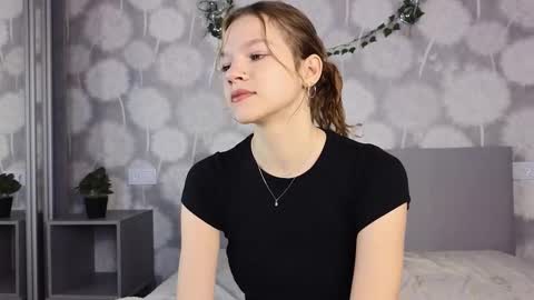 Snapshot of velvetrisque chatting on 11-04-25, 06:23 Kelly online show from 11-04-25, 06:23