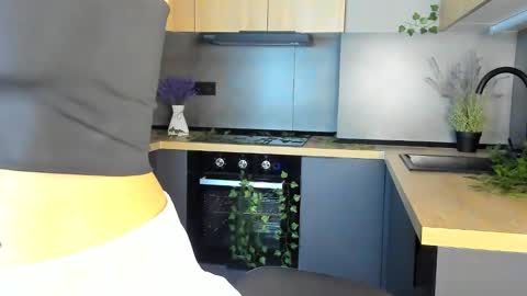 Snapshot of velvetrisque chatting on 11-06-25, 06:58 Kelly online show from 11-06-25, 06:58