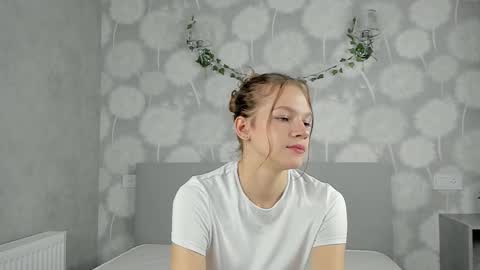 Snapshot of velvetrisque chatting on 11-18-25, 08:30 Kelly online show from 11-18-25, 08:30