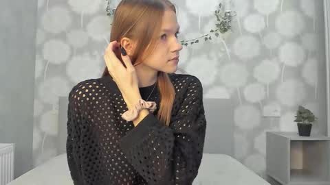 Snapshot of velvetrisque chatting on 11-25-25, 06:46 Kelly online show from 11-25-25, 06:46