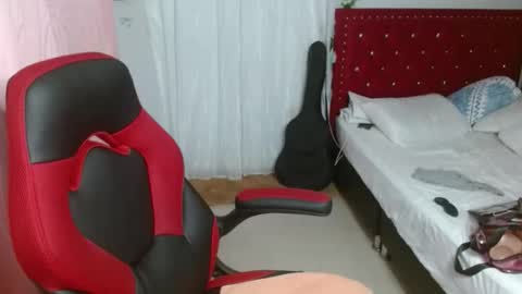 venecasexy44 online show from 11-05-25, 09:42