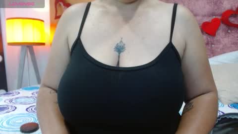 Snapshot of vennuss89 chatting on 10-20-25, 11:21 vennuss89 online show from 10-20-25, 11:21