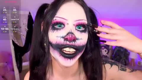 Vivian online show from 10-17-25, 03:20