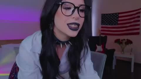 Snapshot of venomeowww_ chatting on 02-06-26, 04:50 Vivian online show from 02-06-26, 04:50