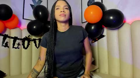 Snapshot of venus__miller chatting on 10-20-25, 12:27 venus__miller online show from 10-20-25, 12:27