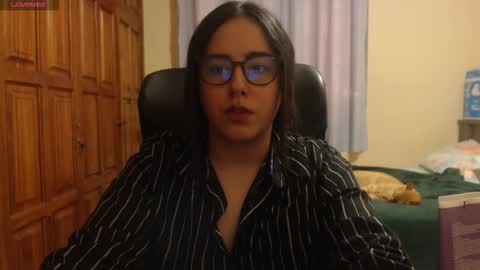 Snapshot of venus_cat_ chatting on 12-16-25, 10:37 Venus online show from 12-16-25, 10:37