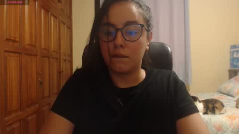 Snapshot of venus_cat_ chatting on 12-18-25, 04:29 Venus online show from 12-18-25, 04:29