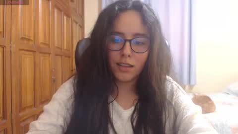 Snapshot of venus_cat_ chatting on 12-20-25, 05:25 Venus online show from 12-20-25, 05:25